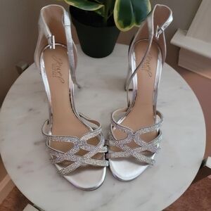 NWOT Jewel Badgley Mischka block heels
